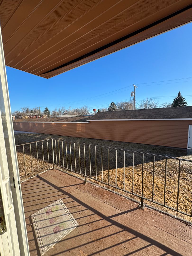 Jamestown Apartment: 904 13th St NE