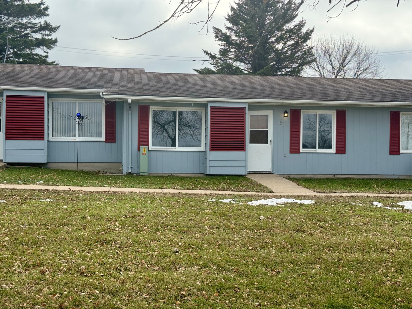 Cooperstown Apartment: 906 11th St NE