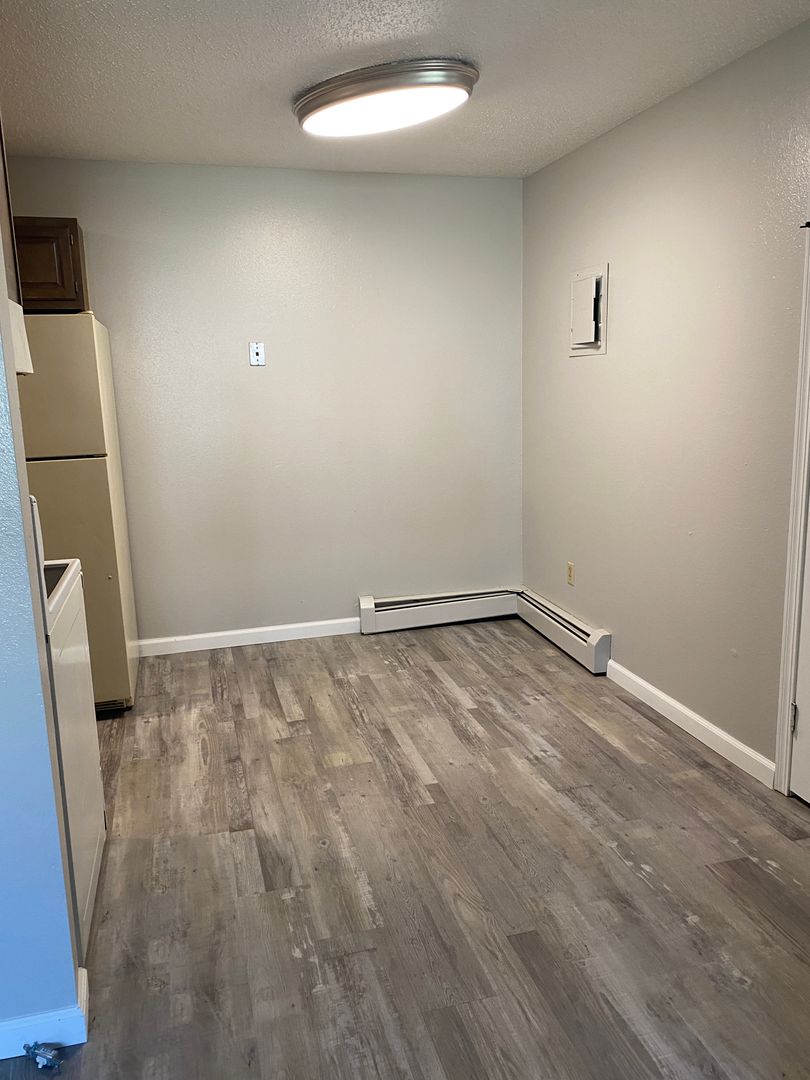 Jamestown Apartment: 1213 11th St SE