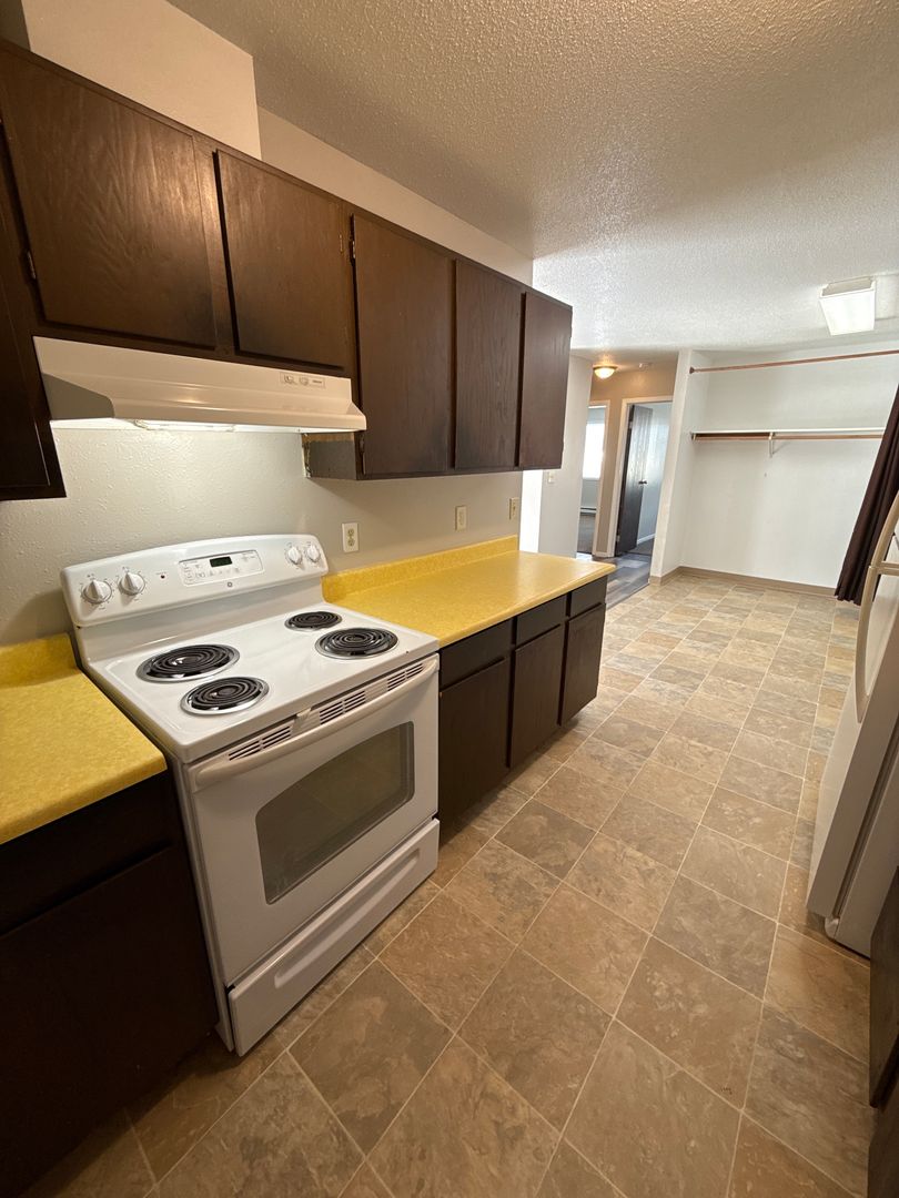 Jamestown Apartment: 1609 16th St SW