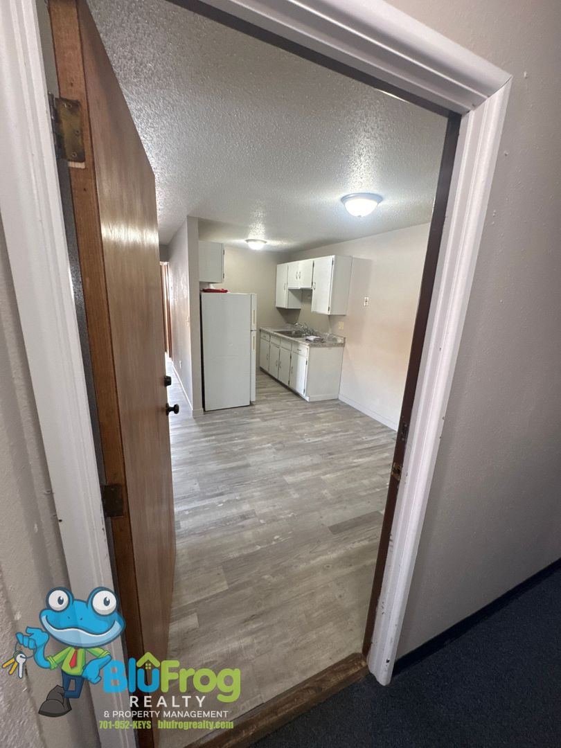 Jamestown Apartment: 734 11th St NE