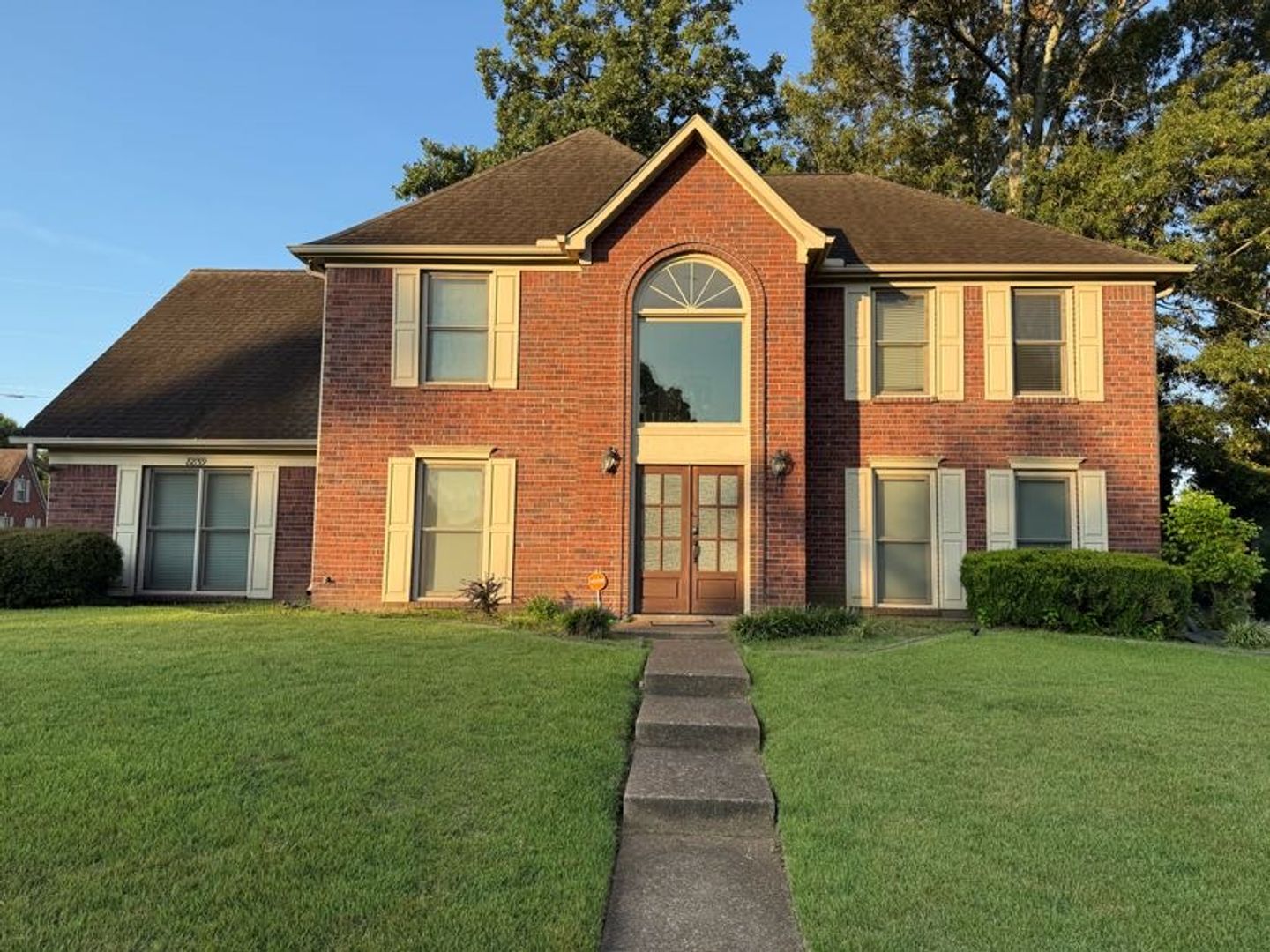 Cordova House: 8859 Chimneyrock Blvd