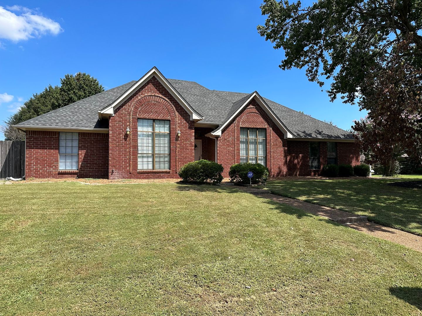 Cordova House: 8218 Clinton Way Cove