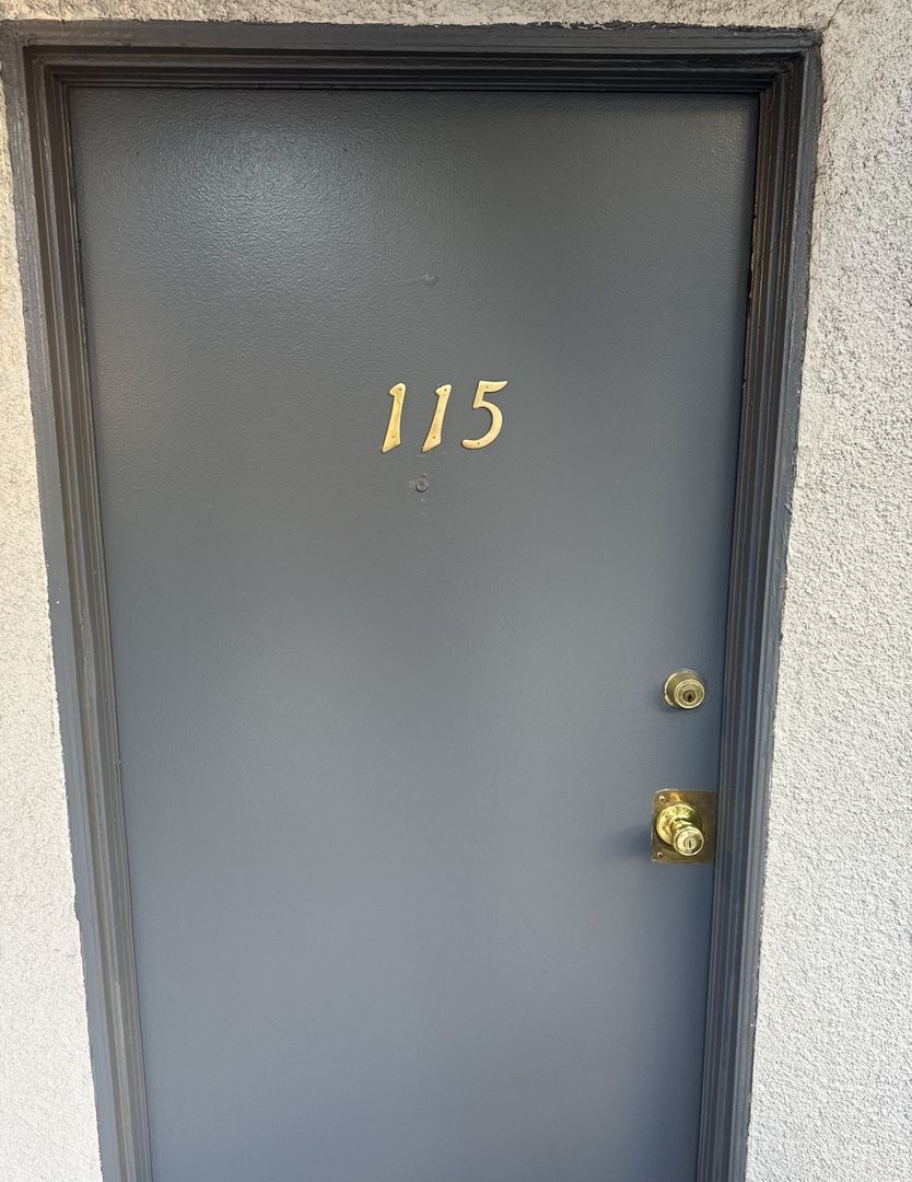 Tarzana Apartment: 18630 Burbank Boulevard