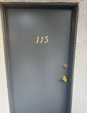 2 Bed, 2 Bath Bright and Convenient Apartment Unit in Tarzana – photo 1