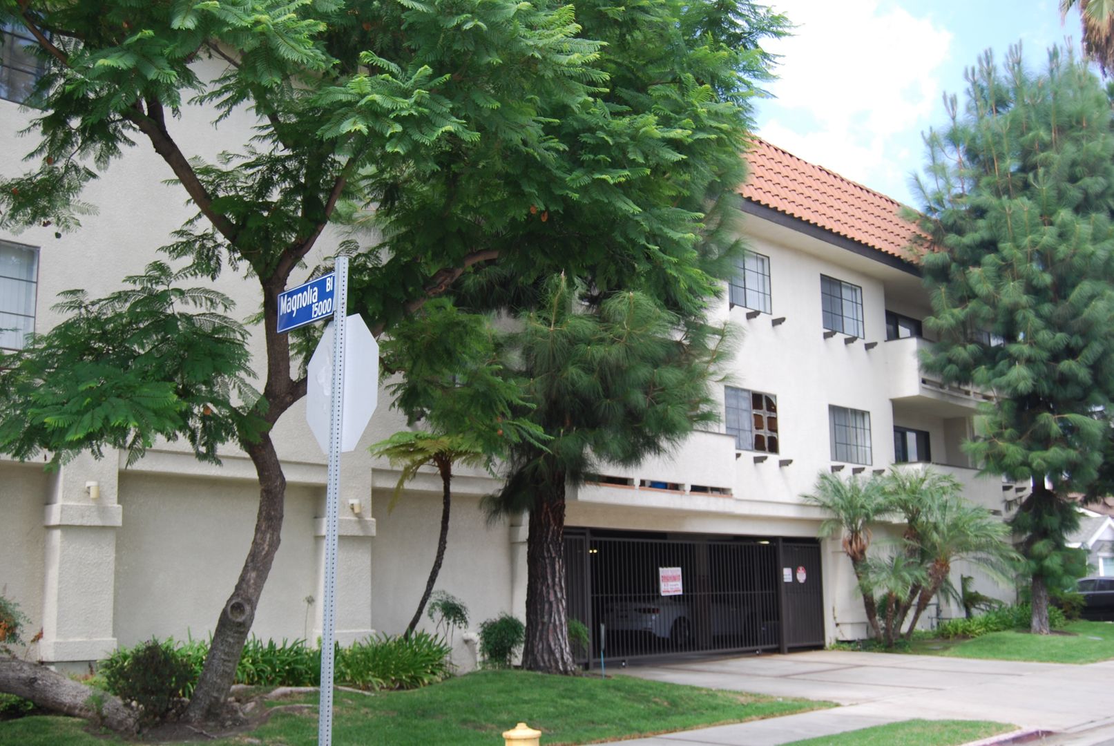 Sherman Oaks Apartment: 15045 Magnolia Boulevard
