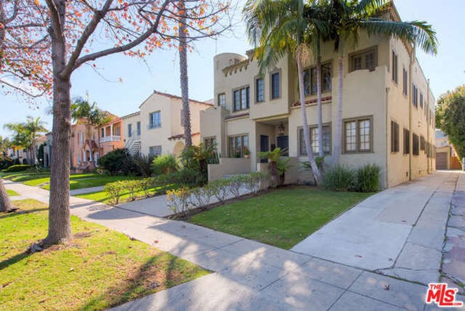 Los Angeles Apartment: 6284-6286 Commodore Sloat Drive