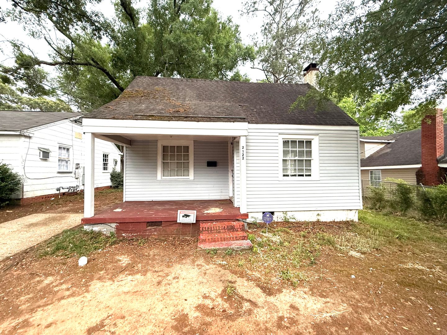 Montgomery House: 2122 Windsor Avenue