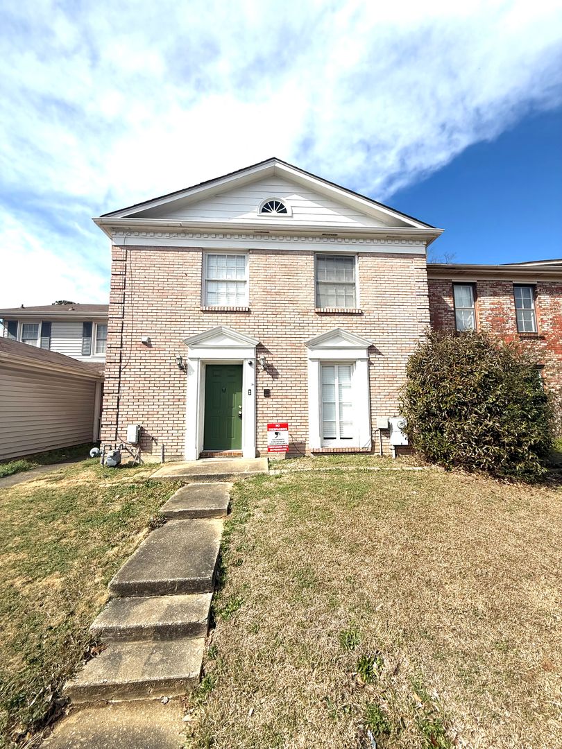 Montgomery House: 2012 Rexford Road