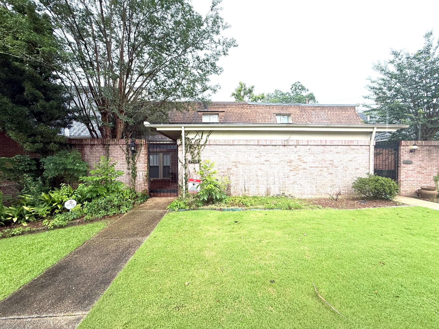 Montgomery House: 2028 Hazel Hedge Lane