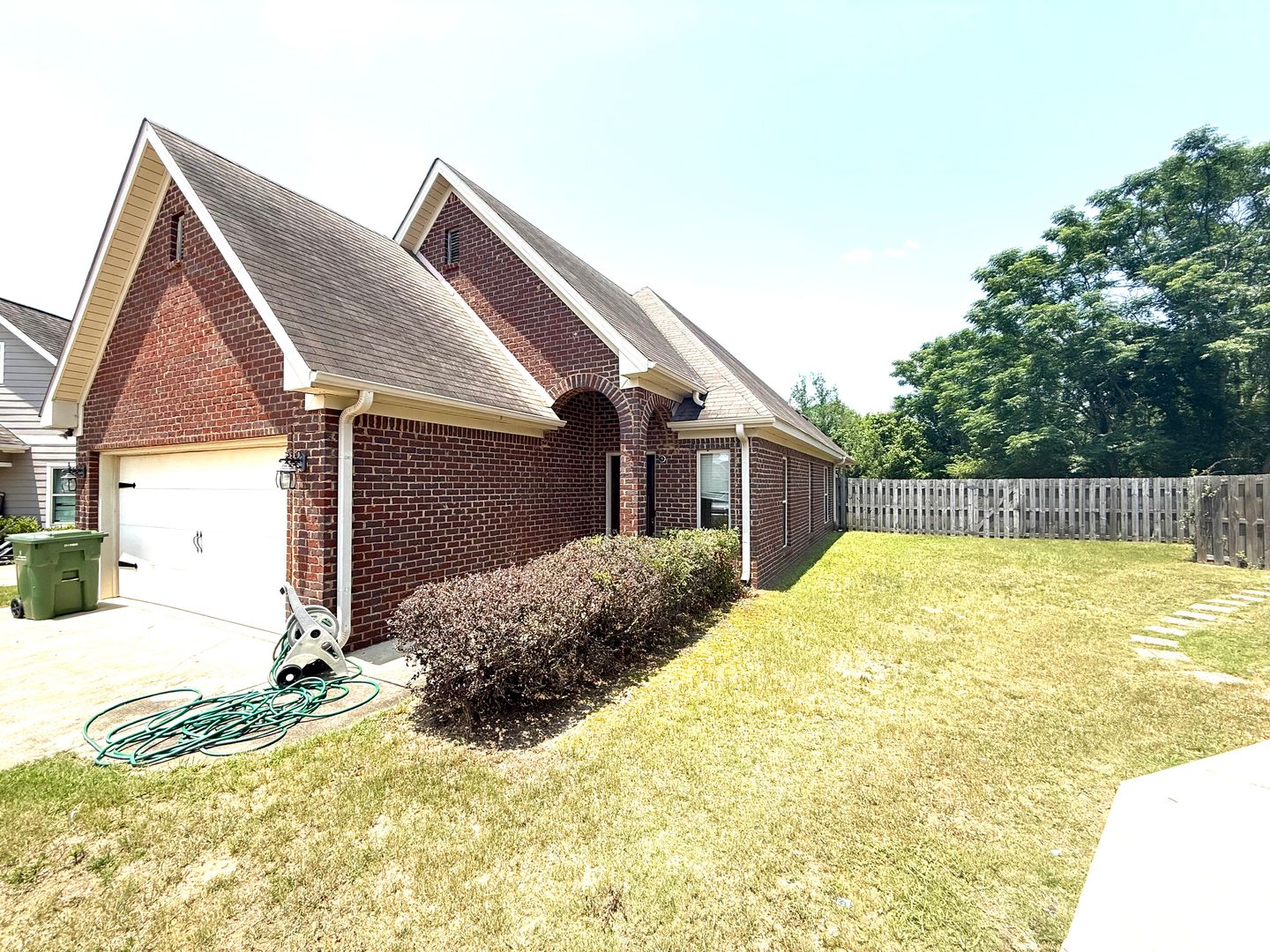 Montgomery House: 6605 Rock Ledge Road
