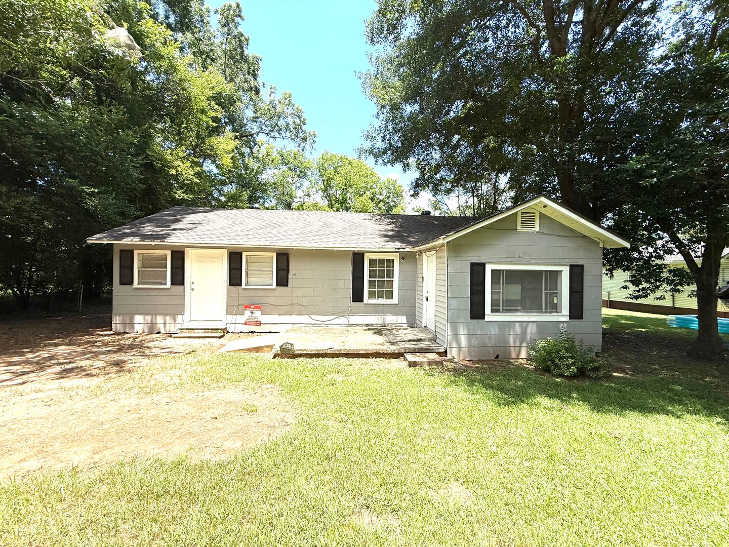 Montgomery House: 2015 Rigby Street