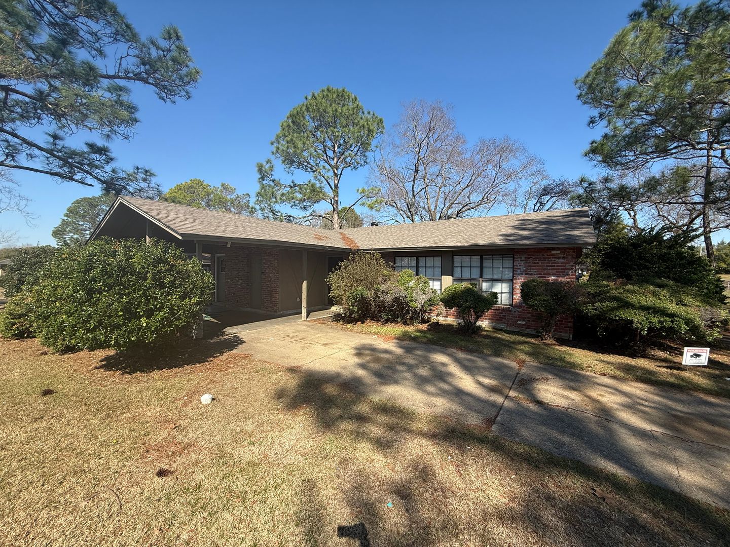 Montgomery House: 3137 Fredericksburg Drive