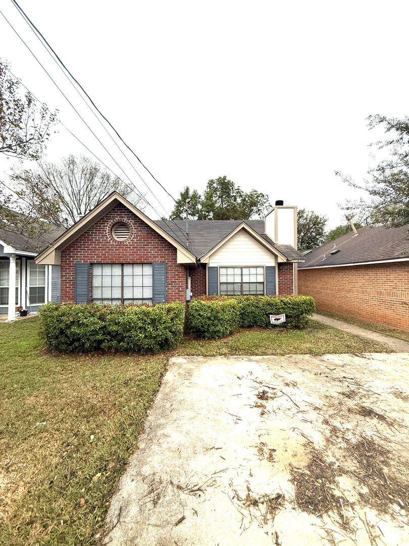 Montgomery House: 3832 Hudson Court