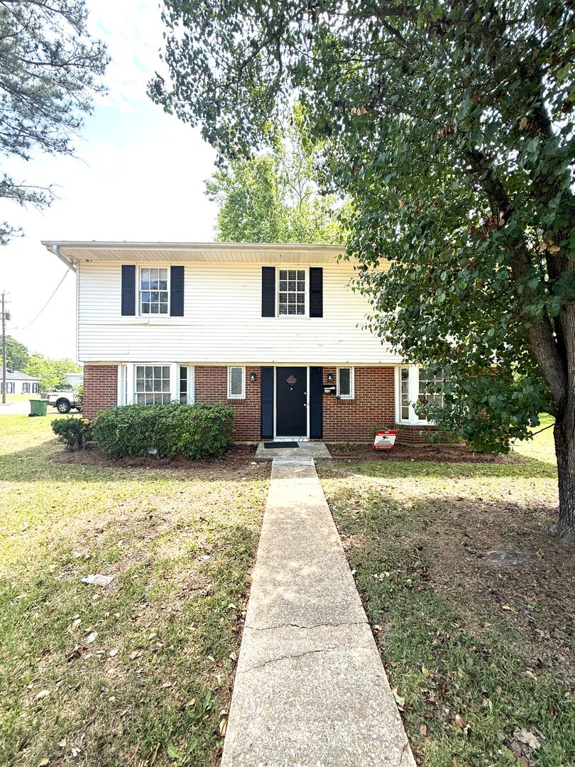 Montgomery House: 2198 Beverly Drive