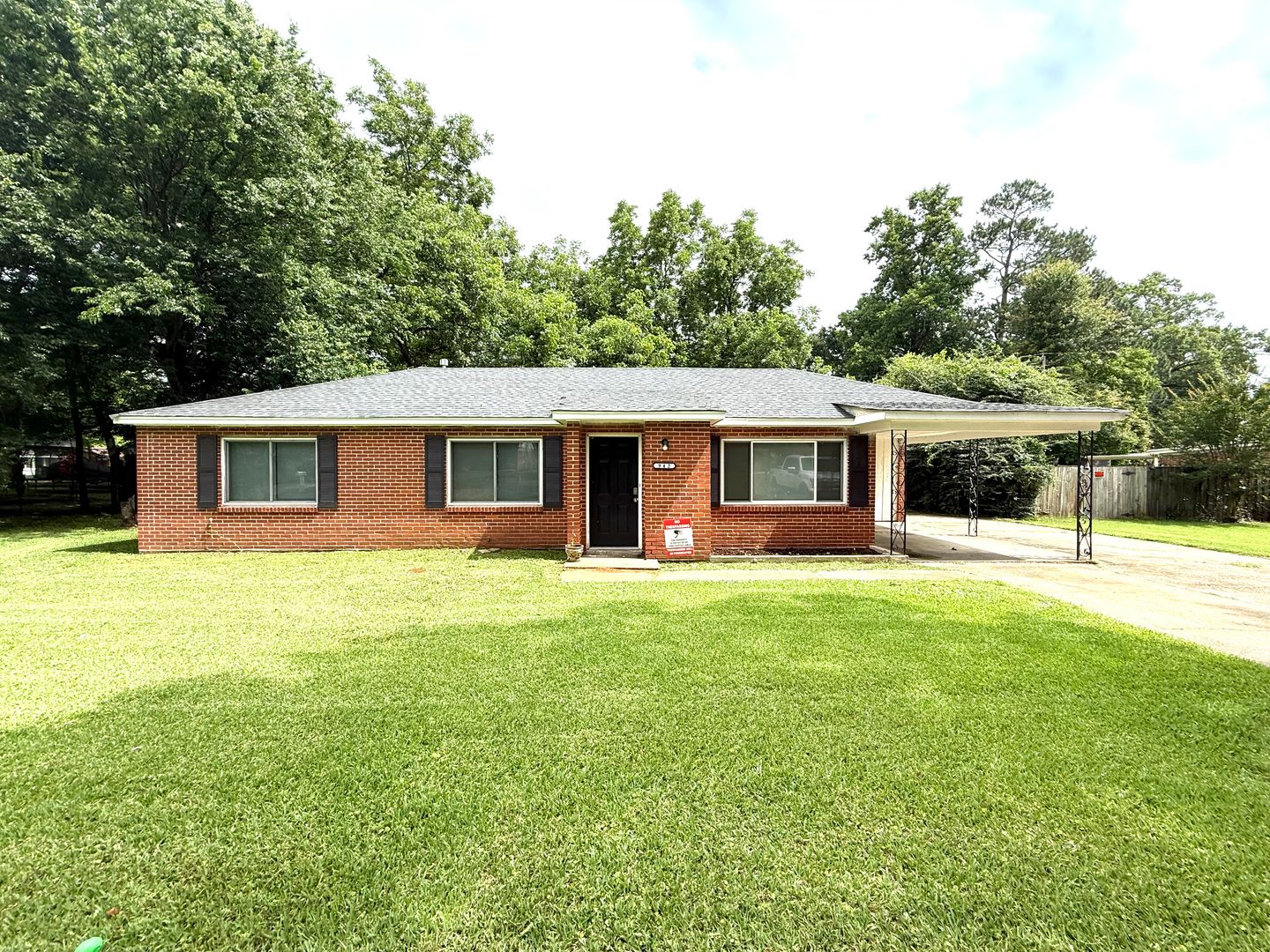 Montgomery House: 942 Parkwood Court