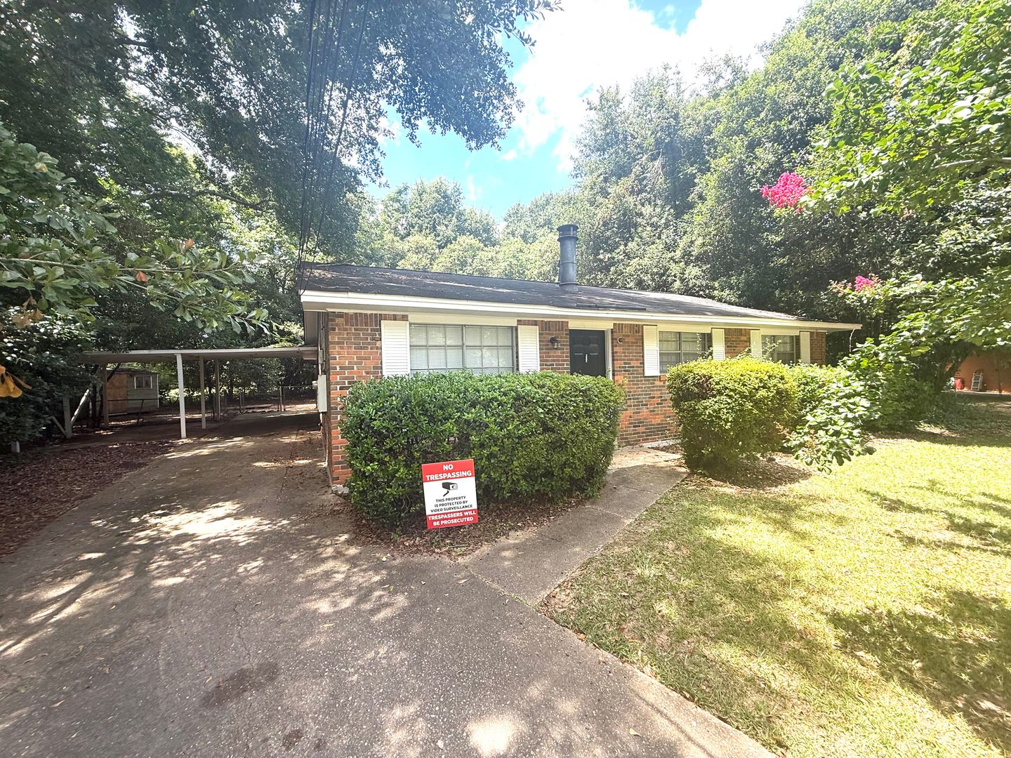 Montgomery House: 6319 Pinebrook Drive