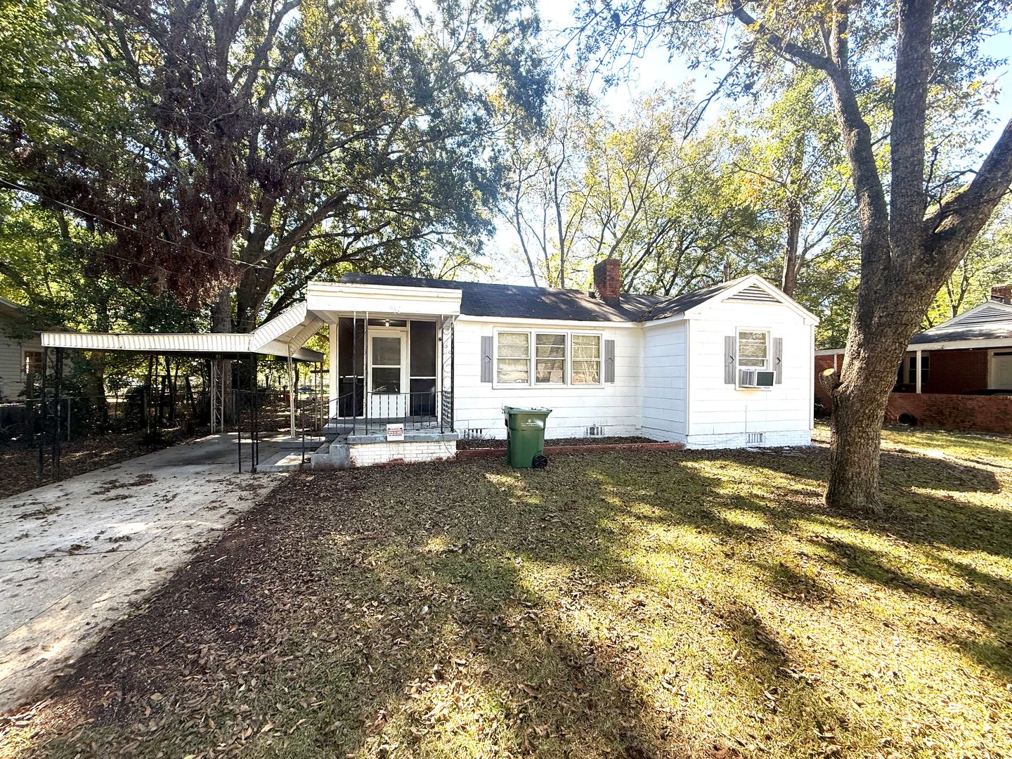 Montgomery House: 1962 Speigle Street