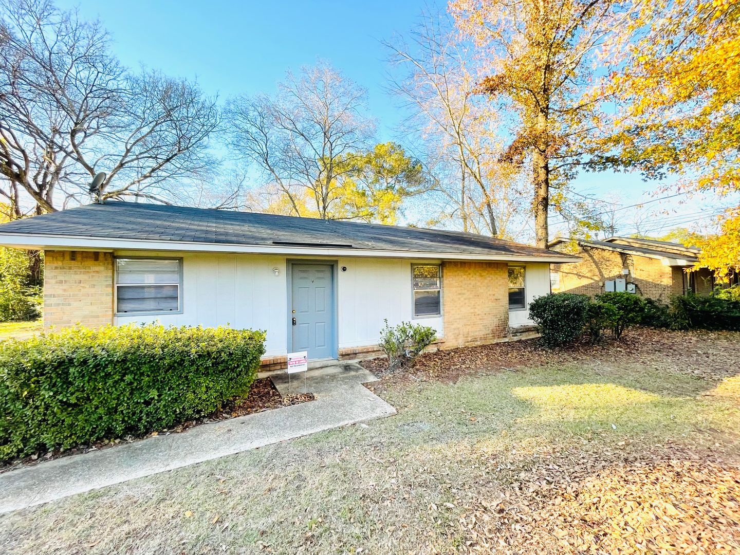 Montgomery House: 6265 Wares Ferry Road