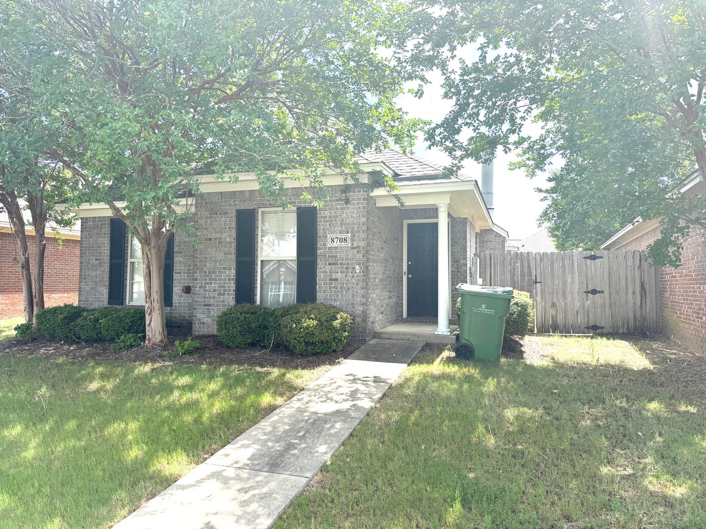 montgomery House: 8708 Lindsey Lane