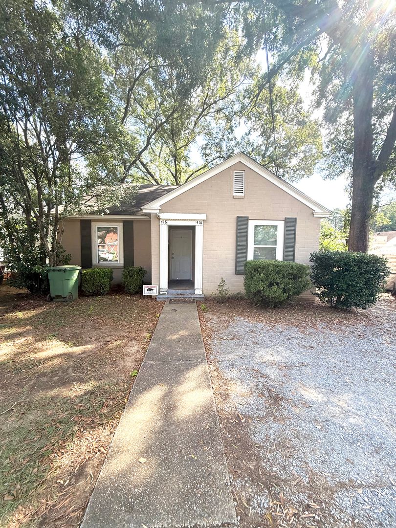 Montgomery House: 418 North Florida Street