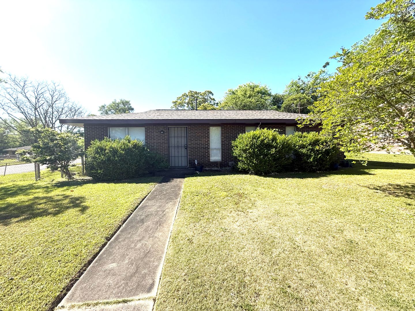 Montgomery House: 5190 Greensboro Drive