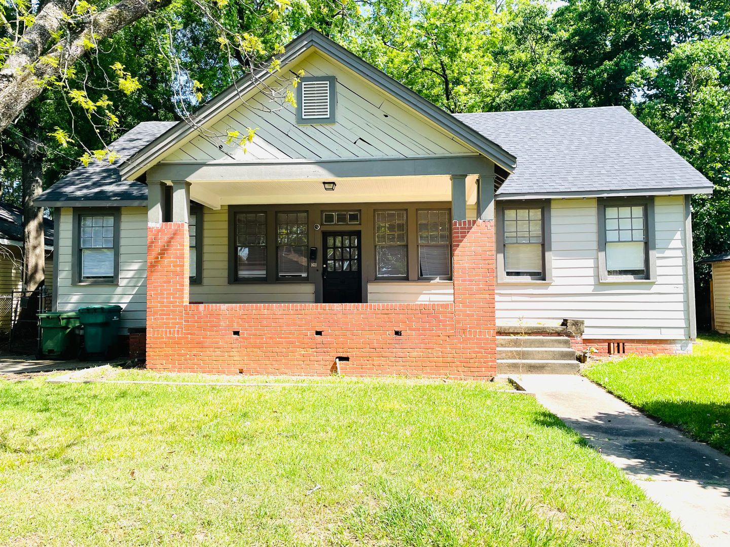 Montgomery House: 1611 E Washington Street