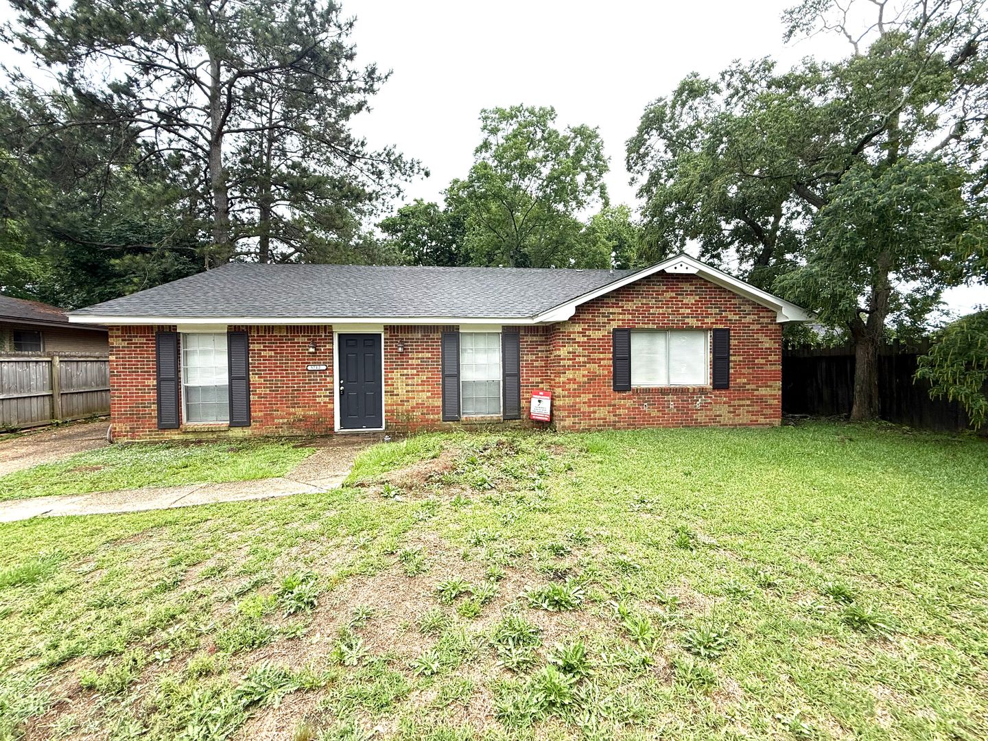 Montgomery House: 5712 Roxboro Drive