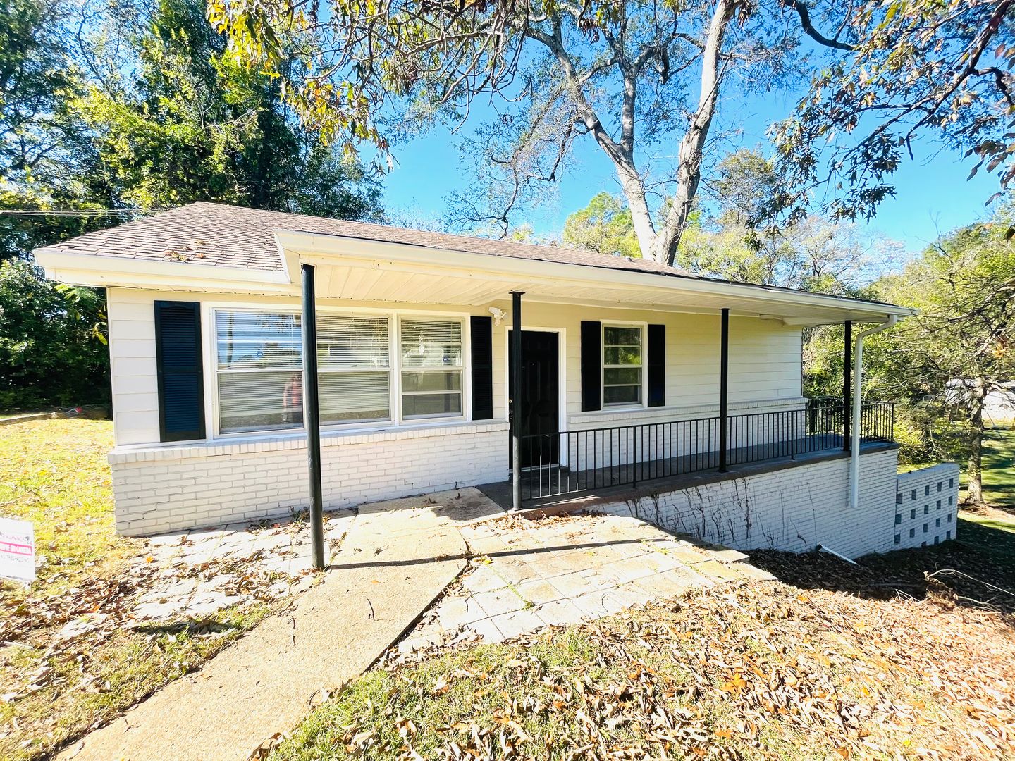 Montgomery House: 968 Karen Road