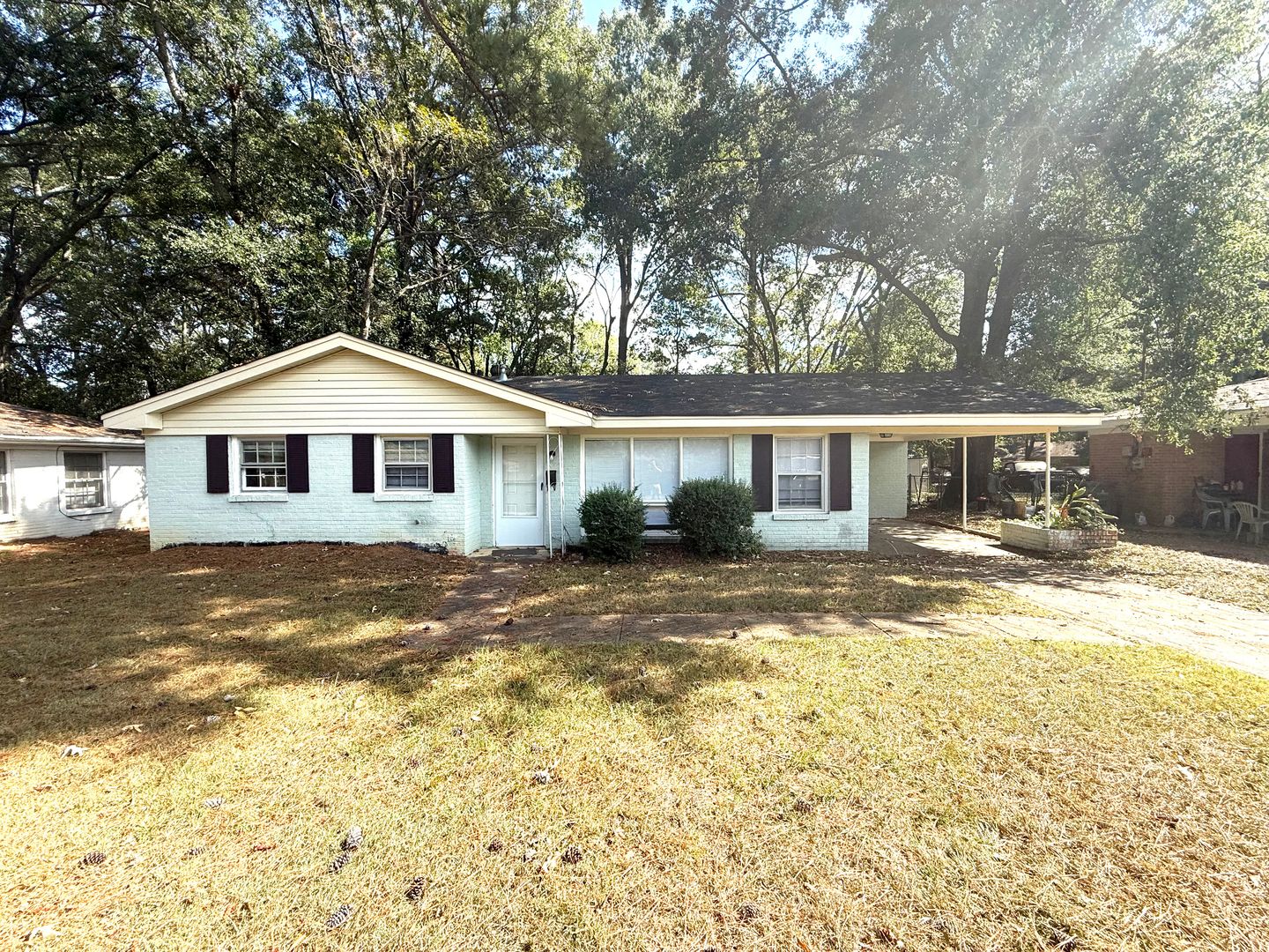 Montgomery House: 2714 Green Oaks Drive