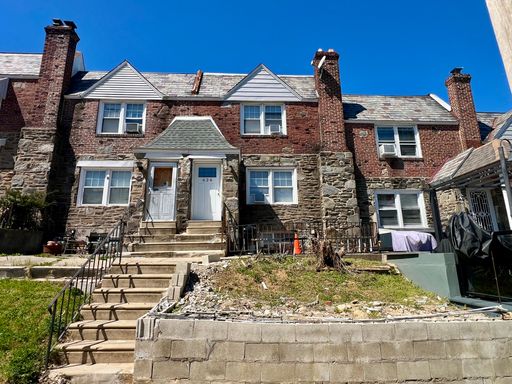 Stunning 3-Bedroom Townhome in Drexel Hill! Available NOW! – photo 1