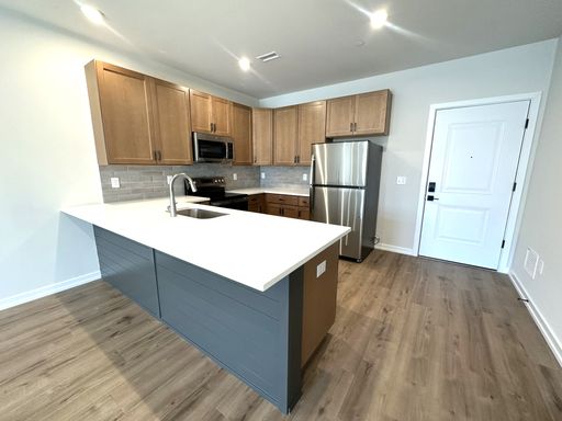 Modern 2-Bedroom/2-Bathroom Apartment with Den at 409 WEST!