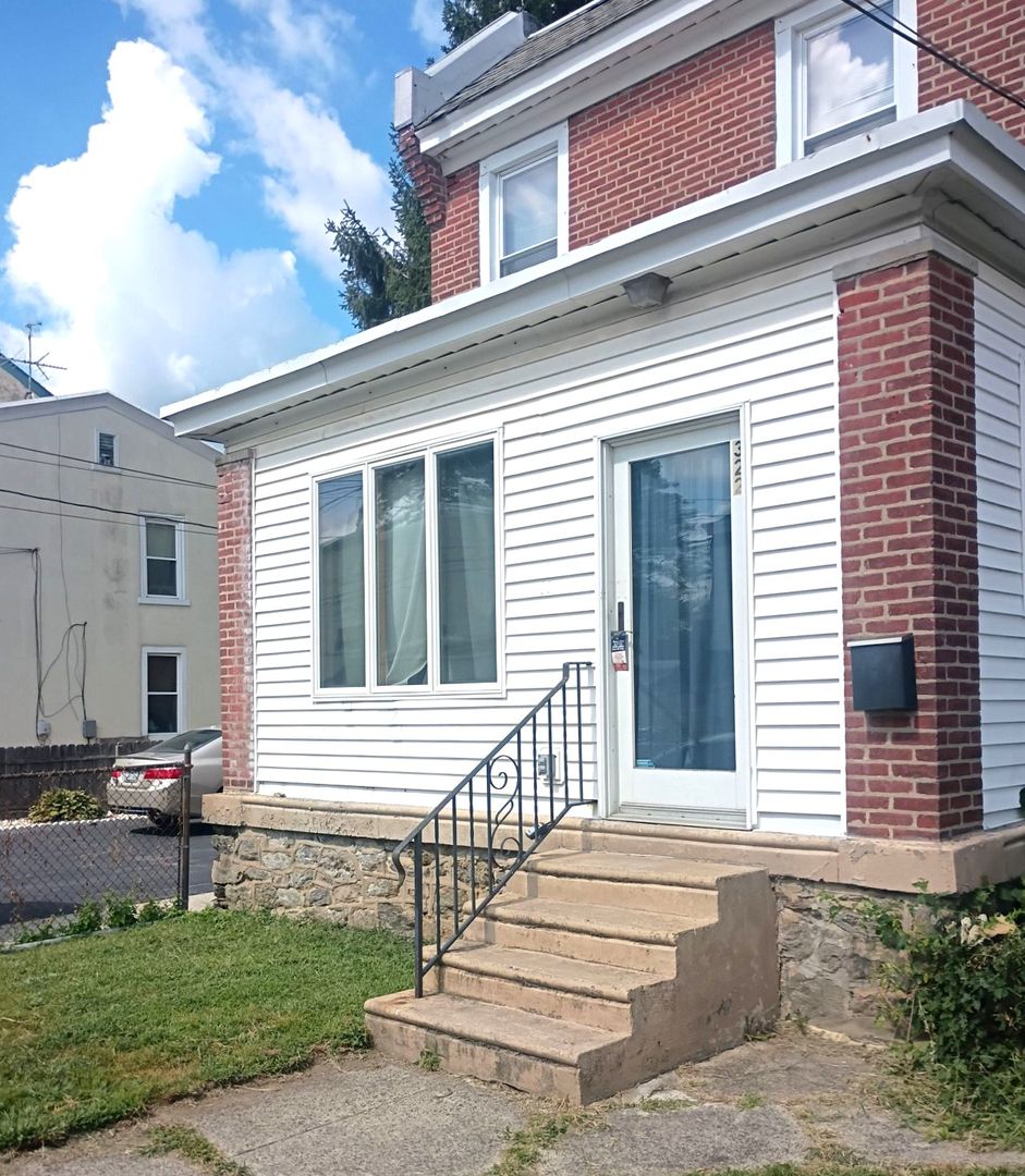 Philadelphia Townhome: 322  Lemonte St