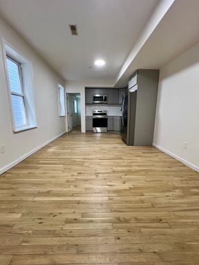 Luxurious 2-Bedroom Apartment in Francisville! Available mid-September! – photo 1