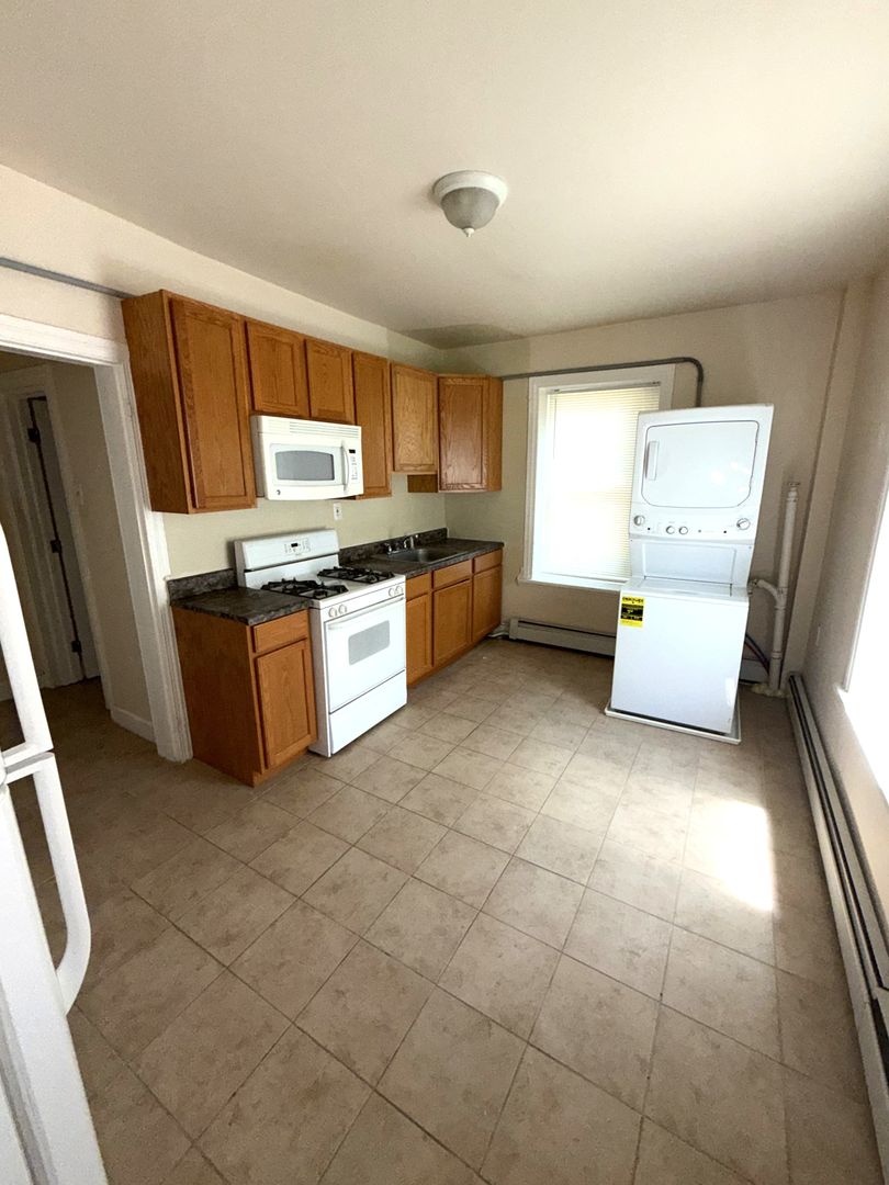 Philadelphia Apartment: 134 W Mount Pleasant Ave