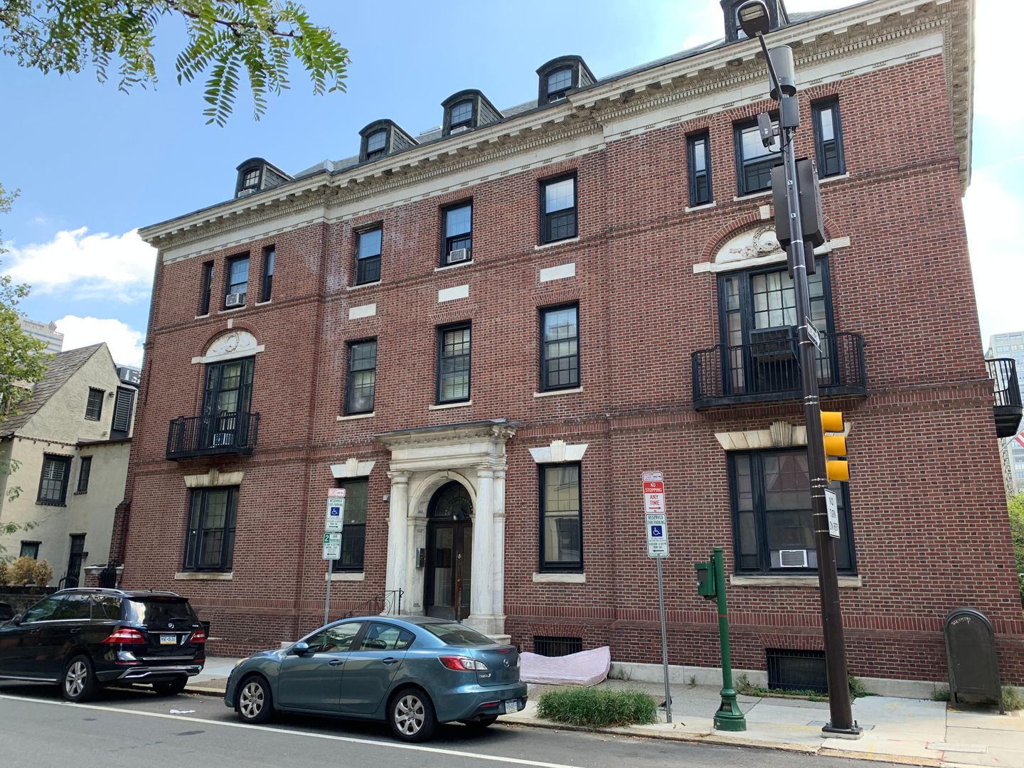 Philadelphia Apartment: 229 S 22nd St