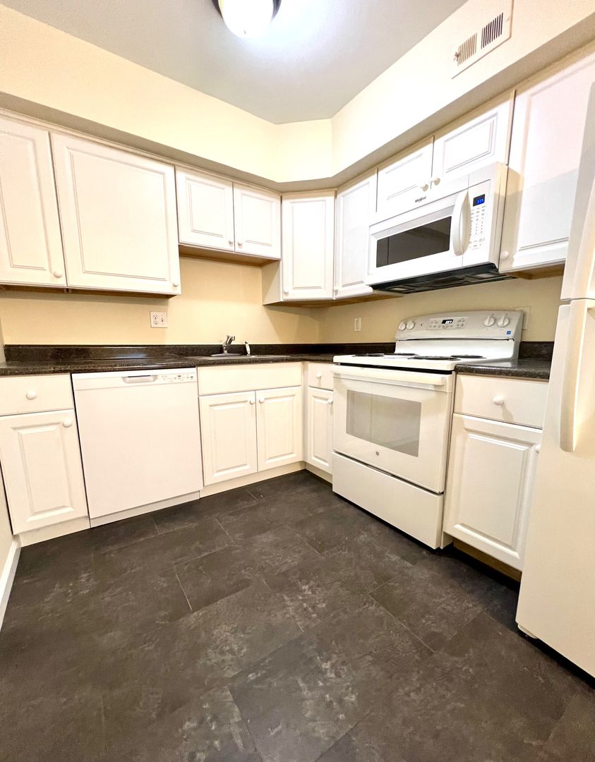 Telford Apartment: 246-247 Washington Pl