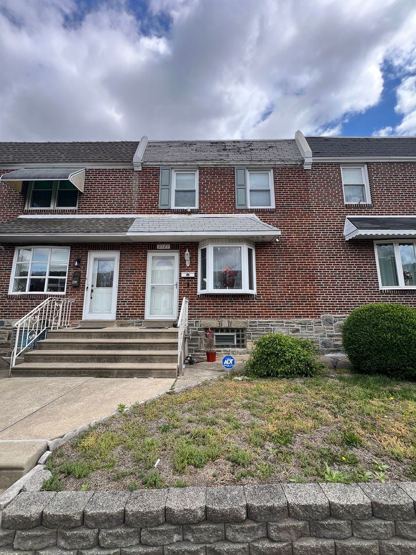 Philadelphia Townhome: 2121 Lardner St