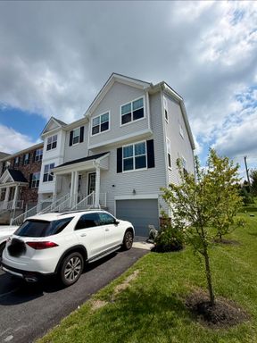 Stunning 3-Bed/2.5 Bath in Downingtown! Available Mid-January!