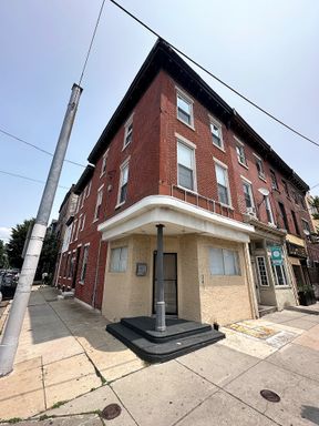 Large Commercial Space on Girard Ave. Available NOW! Near Northern Liberties, Fishtown, and Olde Kensington! – photo 1