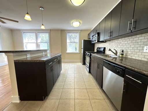 Luxurious 1-Bedroom Apartment at Cloverly Park Apartments! Available mid-September! – photo 1