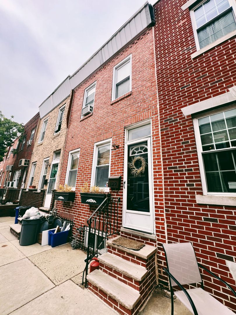 Philadelphia Townhome: 129 Emily St