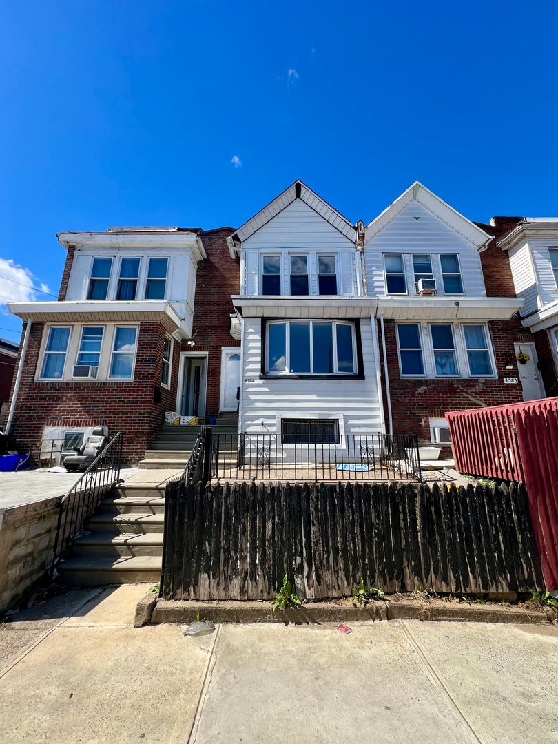 Philadelphia Townhome: 4584 G St