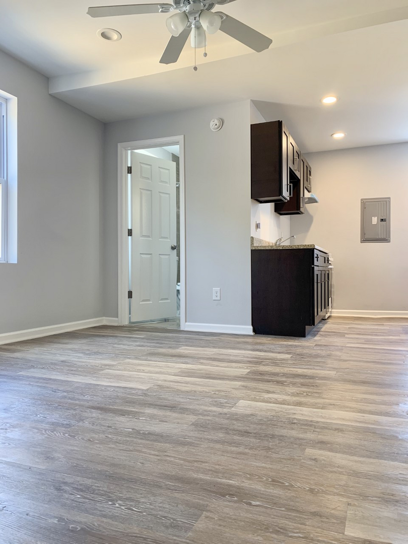 Philadelphia Apartment: 133 E Roosevelt Blvd