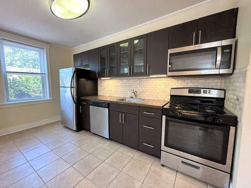 Luxurious Studio Apartment at Cloverly Park Apartments! Available NOW! – photo 1