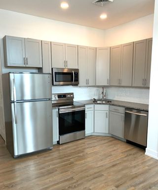 Charming Studio Apartment in Norristown! Includes Fireplace and Balcony! – photo 1