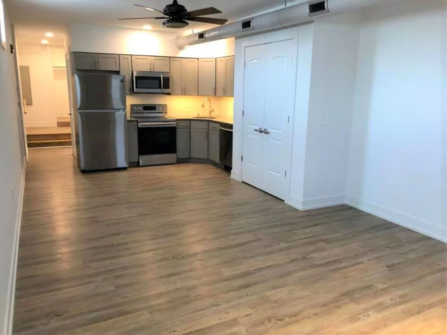 Norristown Apartment: 221 W Main St