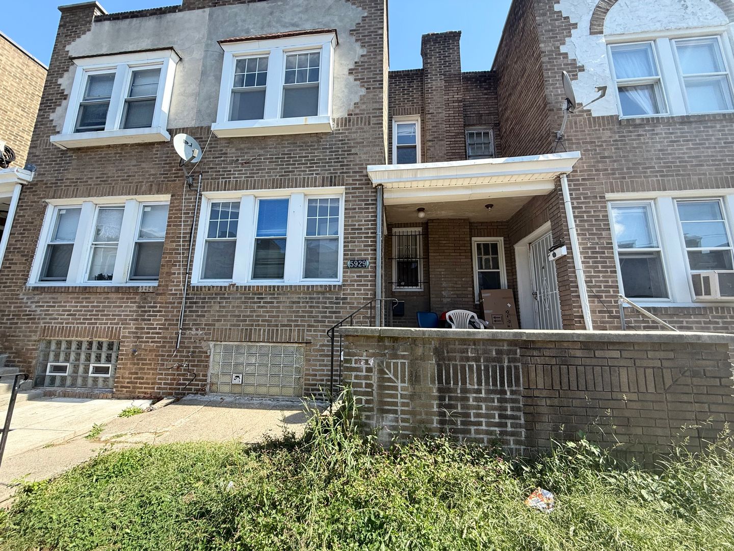 Philadelphia Townhome: 5929 N Lawrence St.