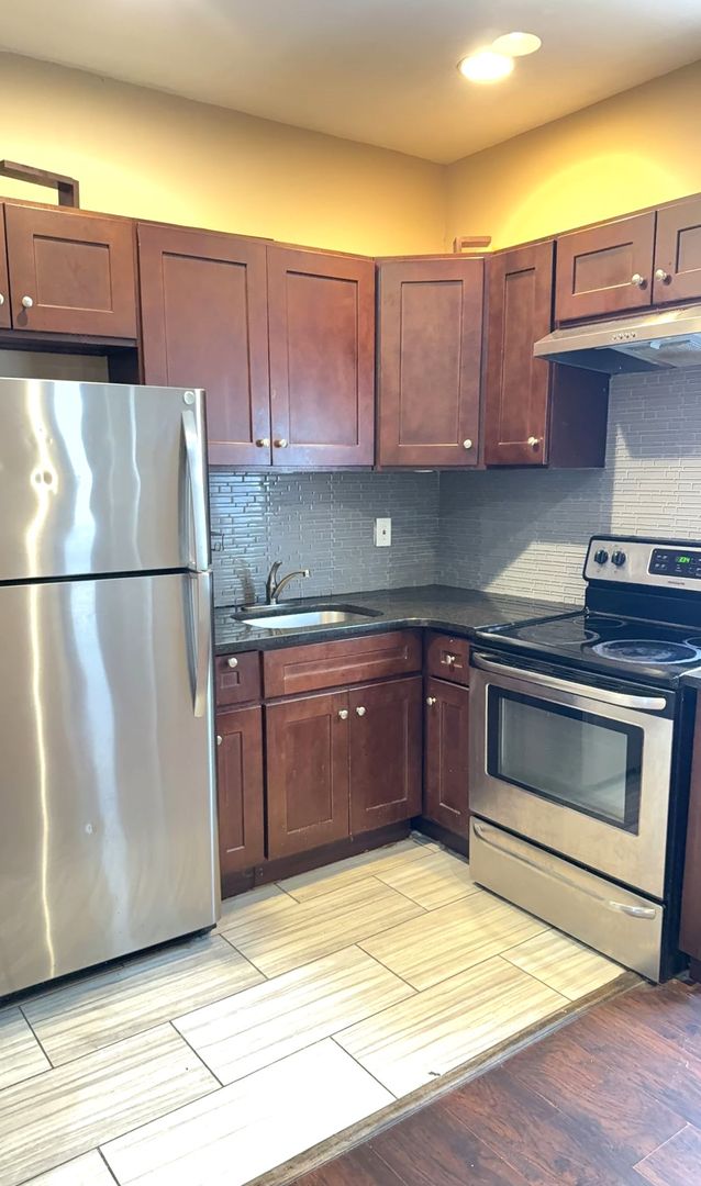 Philadelphia Apartment: 2419 E Allegheny Ave