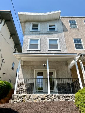 4 Bedroom Townhome – 412 N 32nd St, Philadelphia, PA 19104
